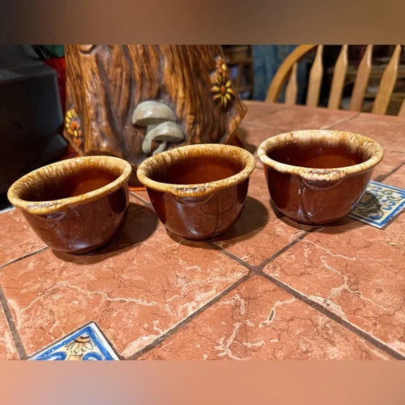 Vintage HULL Pottery ~Set of 3~Dessert Bowls / Custard Cups / Ramekins - Picture 1 of 5